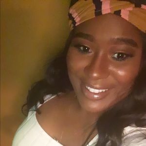 Meet your Posher, Alexia